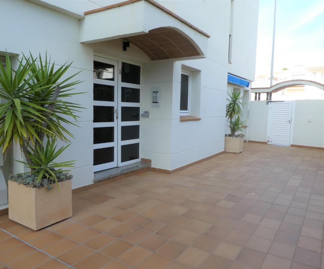 Apartaments Club Nautic L' Escala المظهر الخارجي الصورة